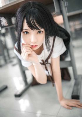 欧美毛领斗篷呢外套_720在线观看完整版